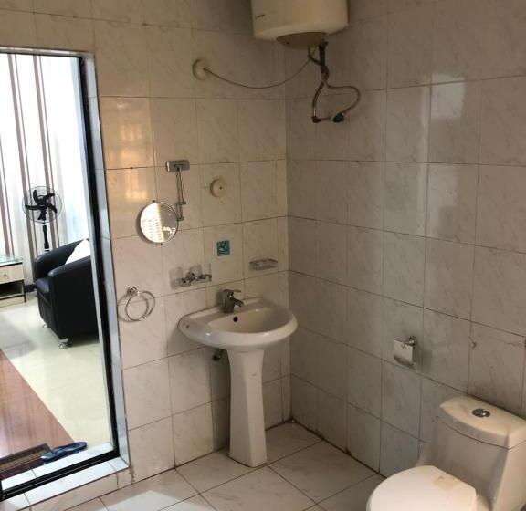 هتل De’ Bakers Suites