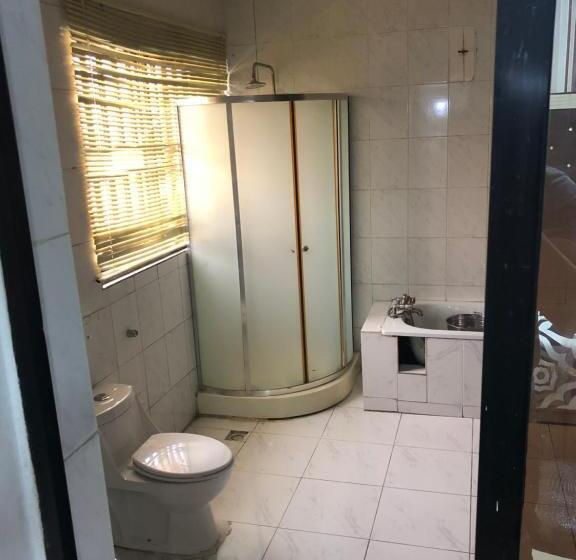 هتل De’ Bakers Suites