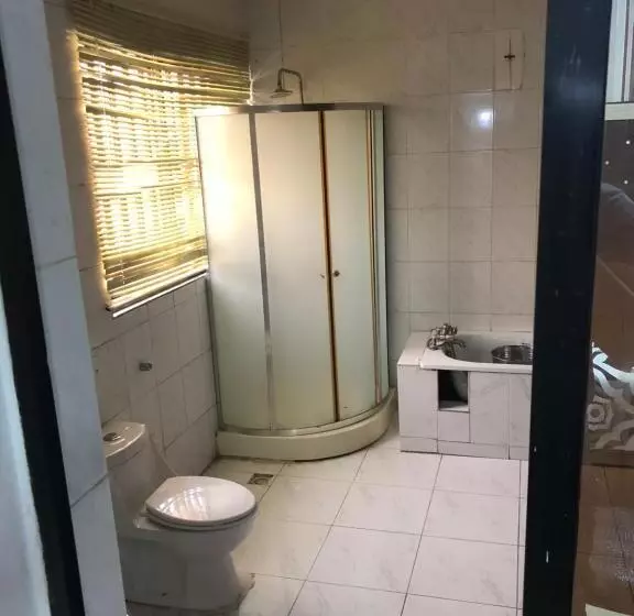 هتل De’ Bakers Suites