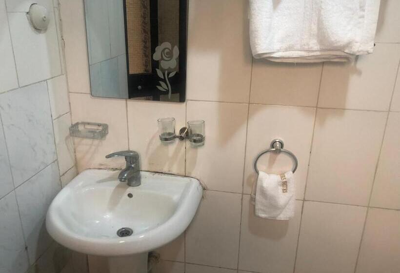 هتل De’ Bakers Suites