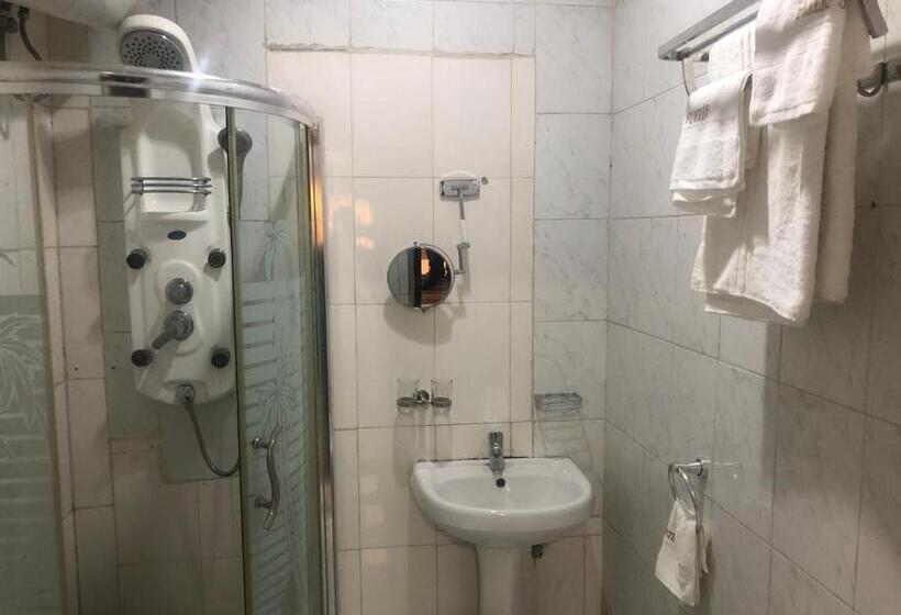 هتل De’ Bakers Suites