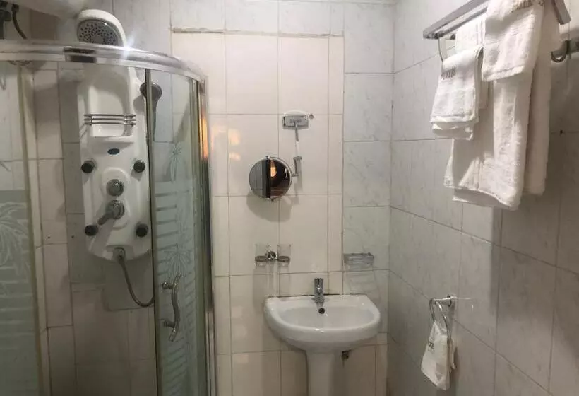 هتل De’ Bakers Suites