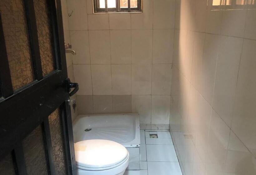 هتل De’ Bakers Suites