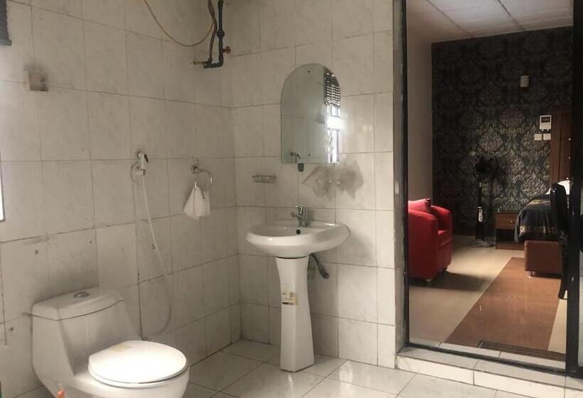 هتل De’ Bakers Suites