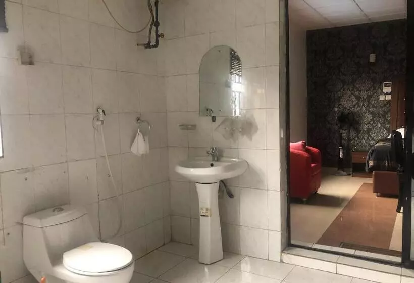 هتل De’ Bakers Suites