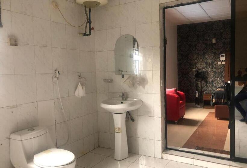 هتل De’ Bakers Suites