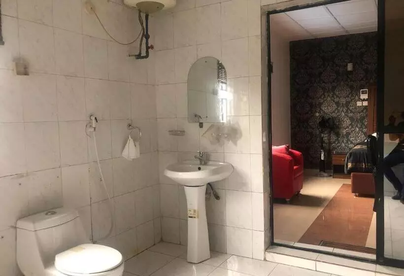 هتل De’ Bakers Suites