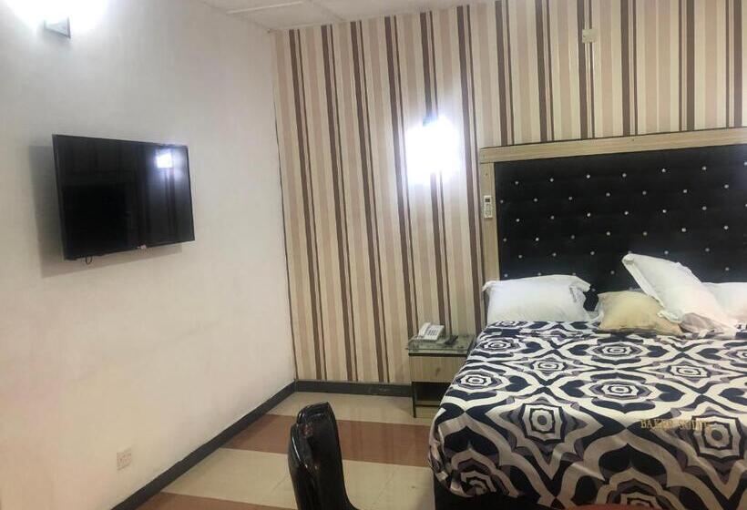 هتل De’ Bakers Suites