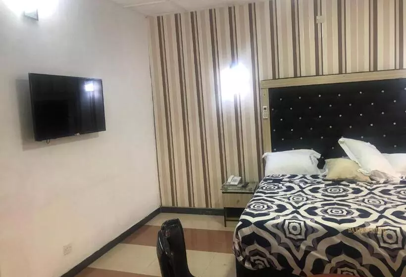 هتل De’ Bakers Suites