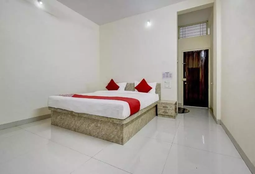 هتل Oyo 60690  Shivneri Lodging