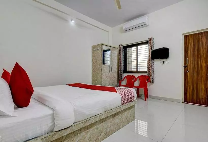 هتل Oyo 60690  Shivneri Lodging