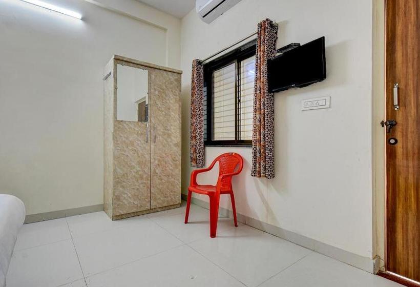 فندق Oyo 60690  Shivneri Lodging