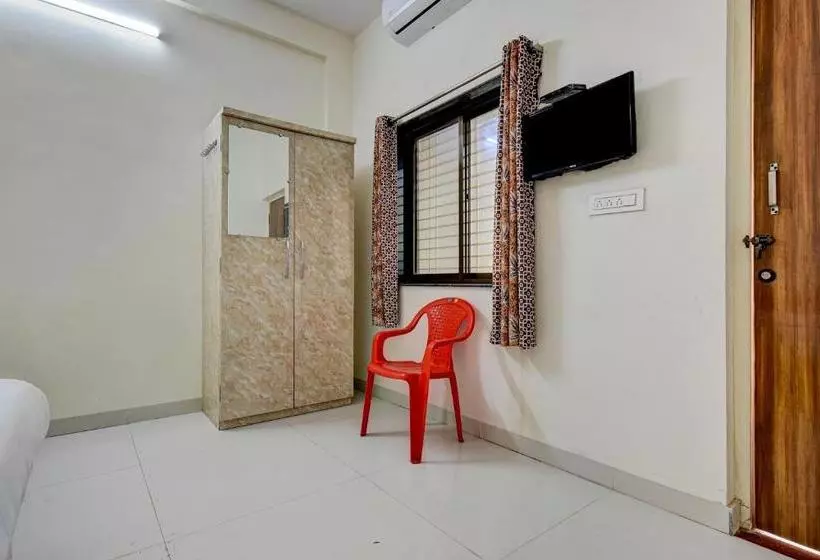 هتل Oyo 60690  Shivneri Lodging