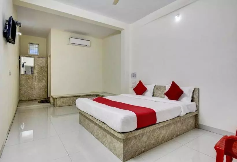 هتل Oyo 60690  Shivneri Lodging