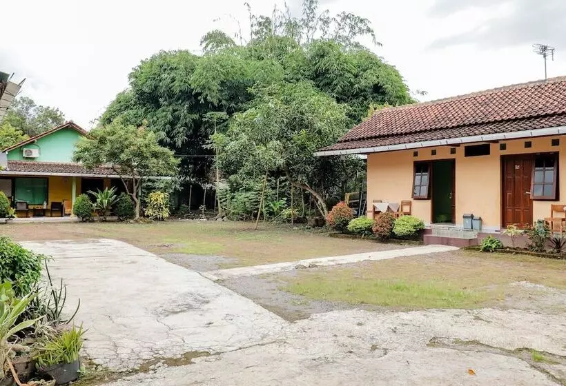 ユースホステル Penginapan Roro Mendut Syariah