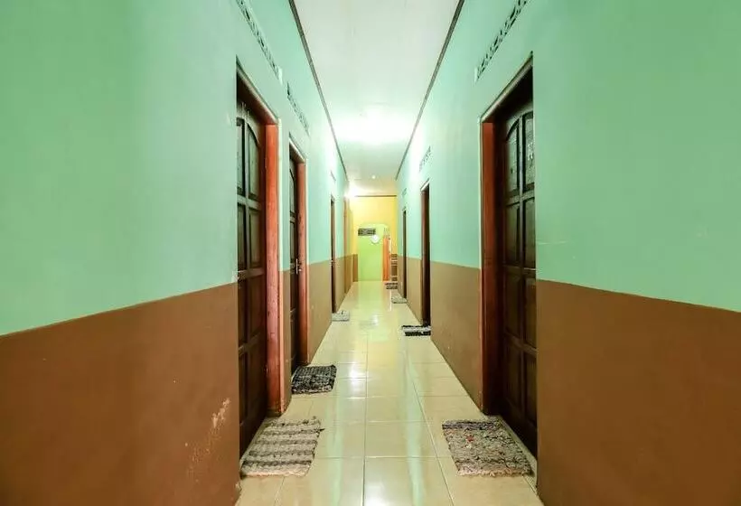 ユースホステル Penginapan Roro Mendut Syariah