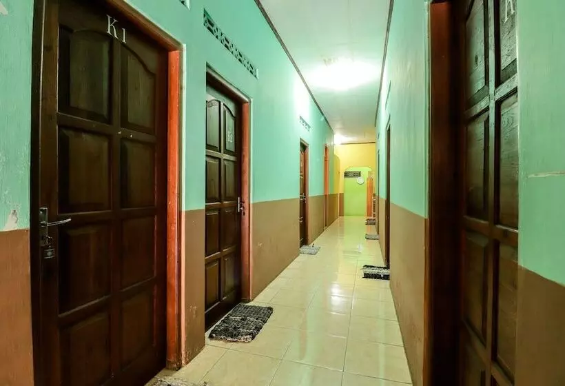 ユースホステル Penginapan Roro Mendut Syariah