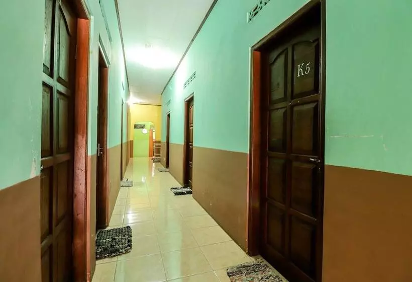 ユースホステル Penginapan Roro Mendut Syariah