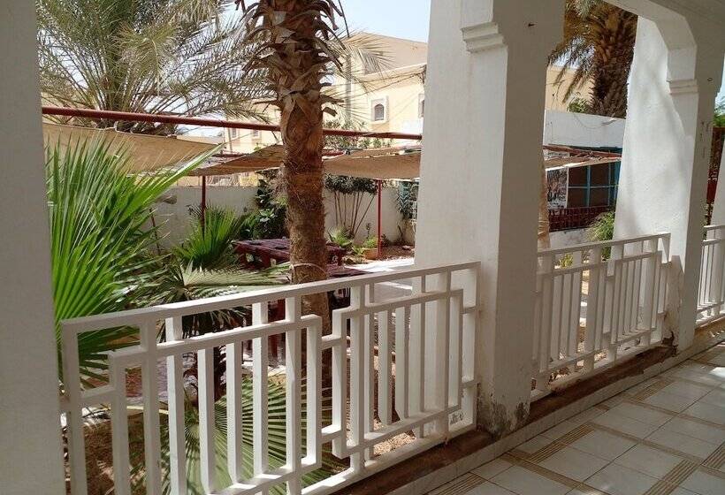 هتل Le Triskell Auberge Hostel