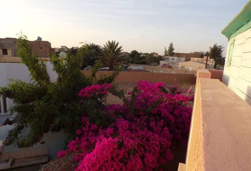 هتل Le Triskell Auberge Hostel