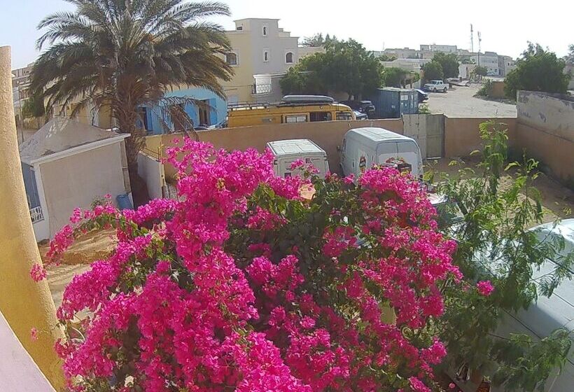 هتل Le Triskell Auberge Hostel