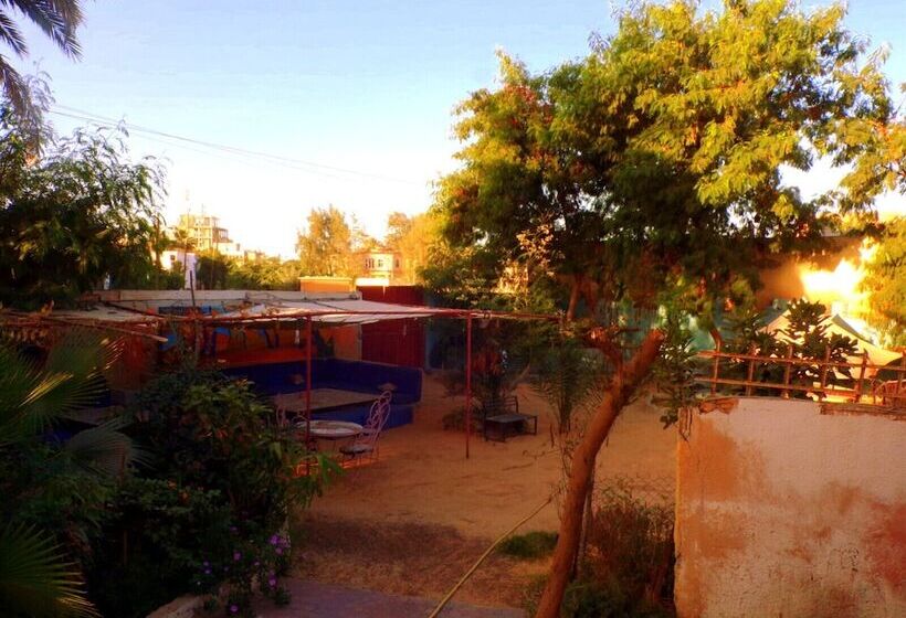 هتل Le Triskell Auberge Hostel