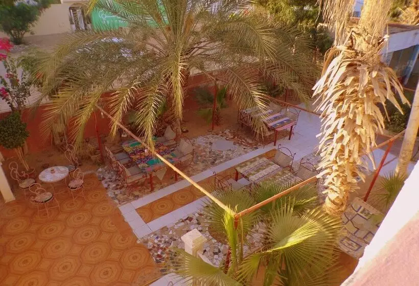 هتل Le Triskell Auberge   Hostel