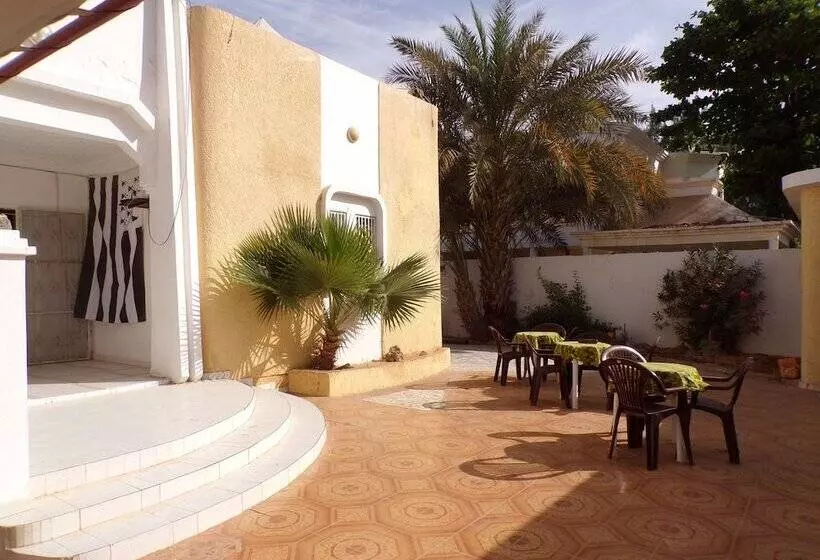 هتل Le Triskell Auberge   Hostel