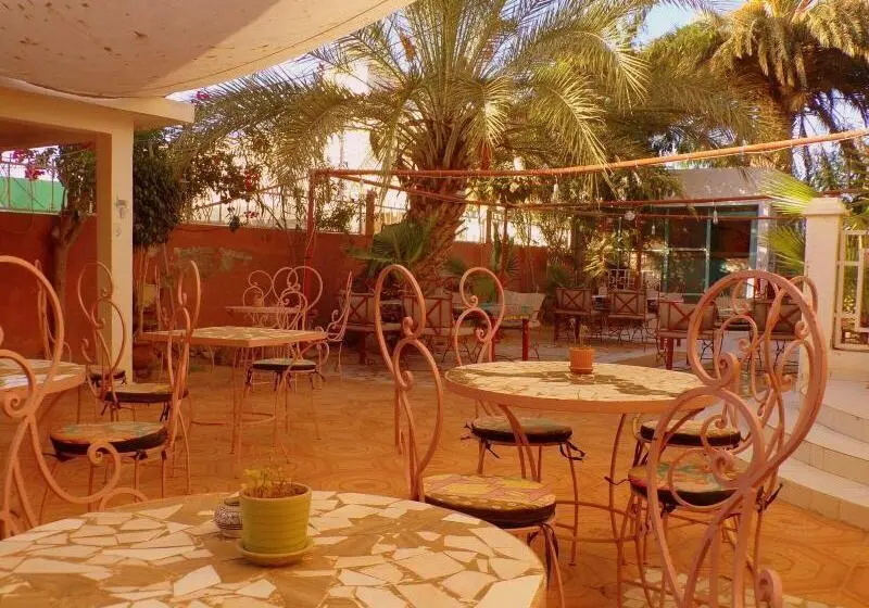 هتل Le Triskell Auberge   Hostel