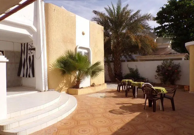 هتل Le Triskell Auberge   Hostel