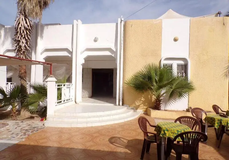 هتل Le Triskell Auberge   Hostel