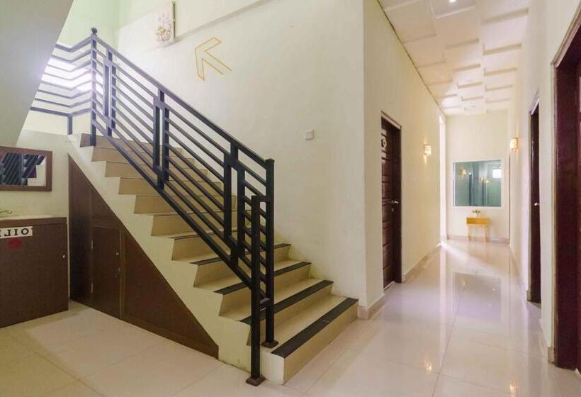 בית מלון כפרי Reddoorz Syariah Near Jam Gadang Bukittinggi 2