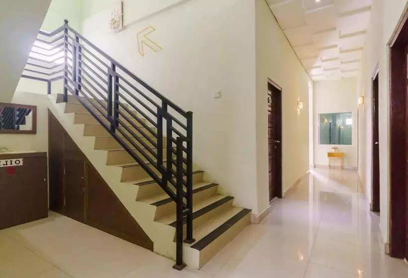 ホテル Reddoorz Syariah Near Jam Gadang Bukittinggi 2