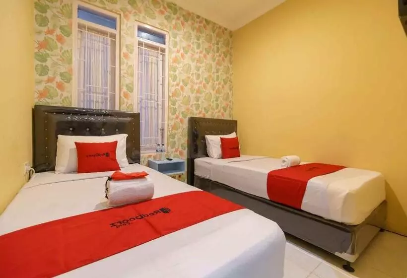 ホテル Reddoorz Syariah Near Jam Gadang Bukittinggi 2