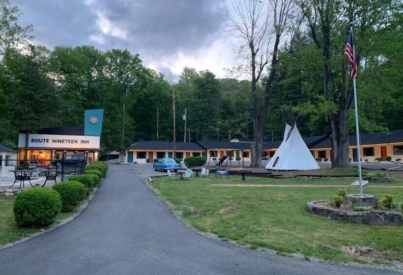 فندق Route 19 Inn