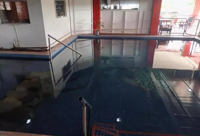 هتل Nadi Airport Transit