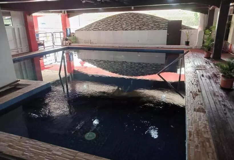 هتل Nadi Airport Transit