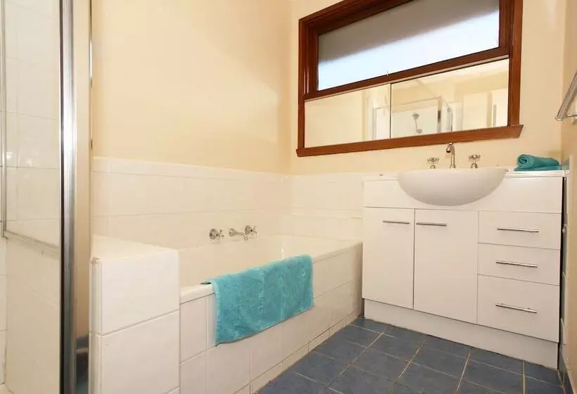 40 Thames Holiday Unit