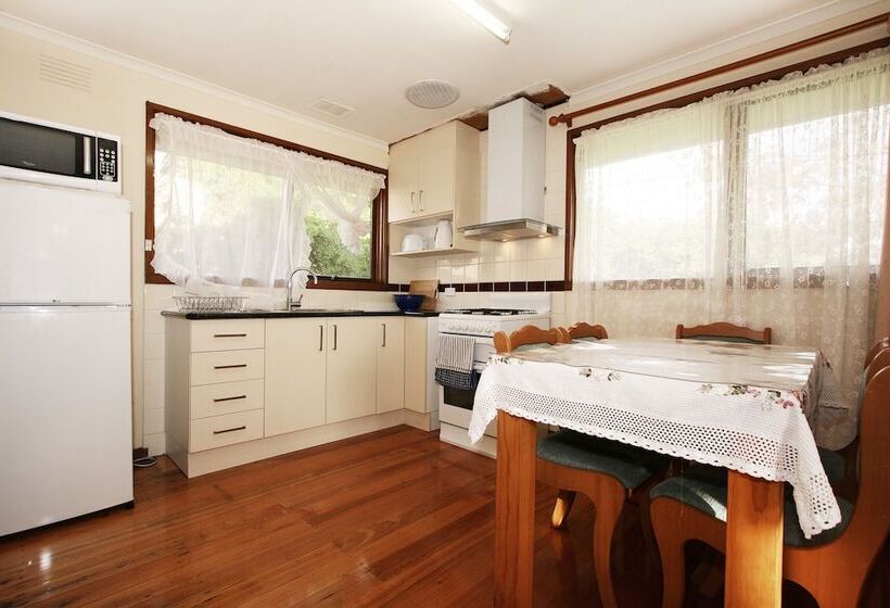 40 Thames Holiday Unit