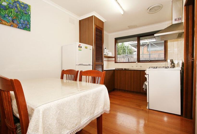 40 Thames Holiday Unit