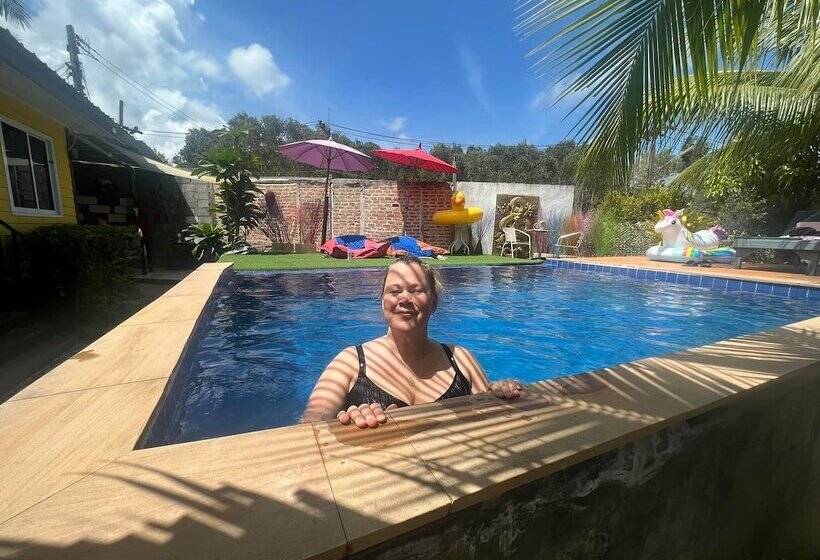 هتل At Thara Aonang