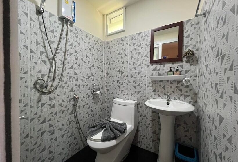 هتل At Thara Aonang