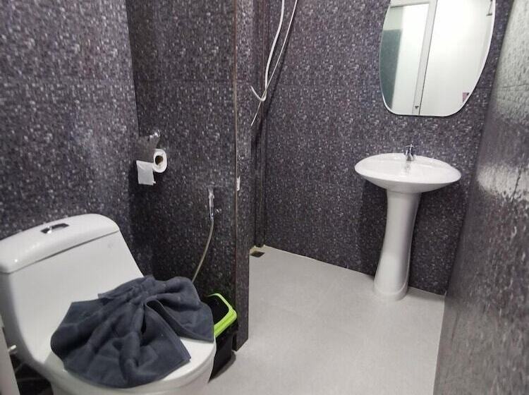 هتل At Thara Aonang