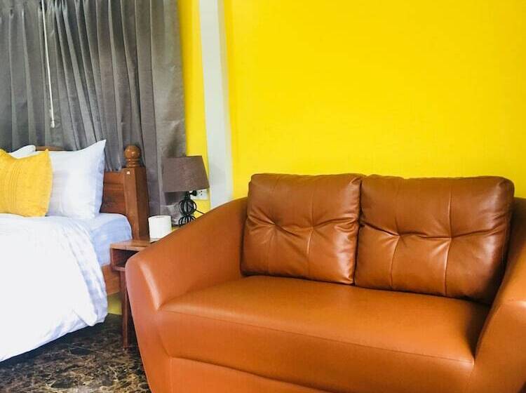 هتل At Thara Aonang