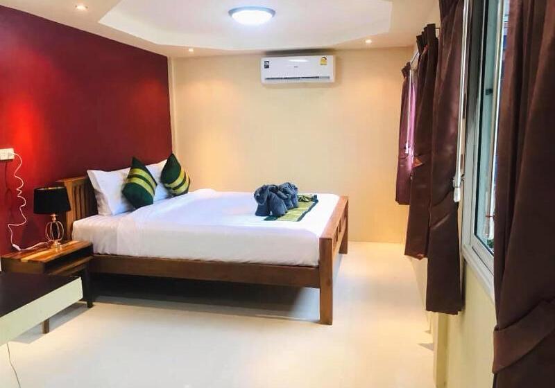 هتل At Thara Aonang