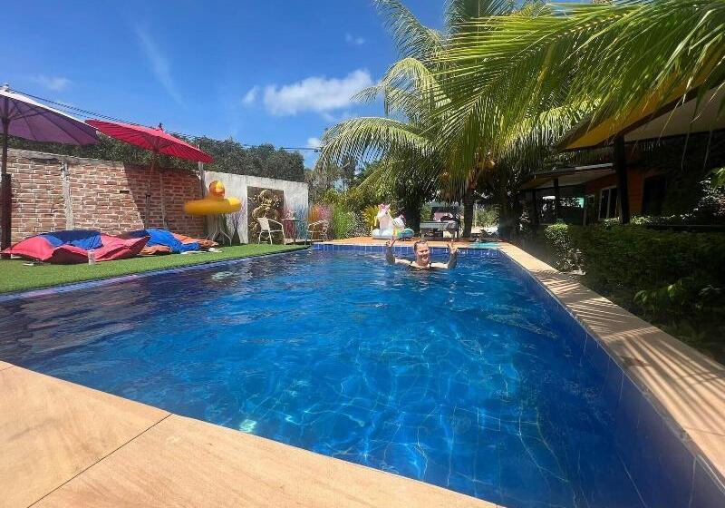 هتل At Thara Aonang