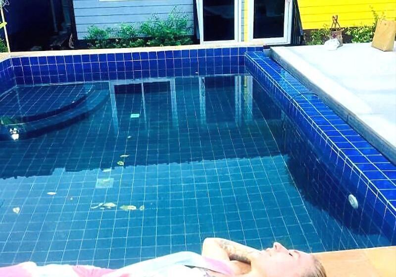 هتل At Thara Aonang