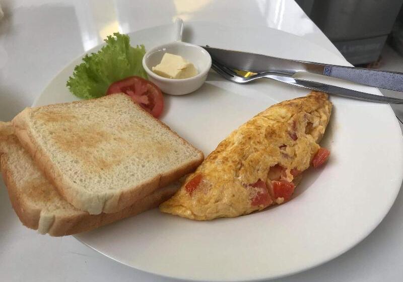 هتل At Thara Aonang