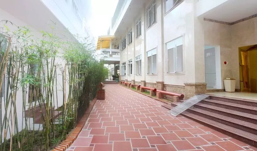 هتل Lotus Garden Resort