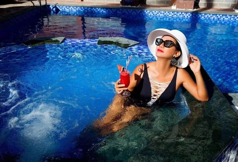 هتل Lotus Garden Resort